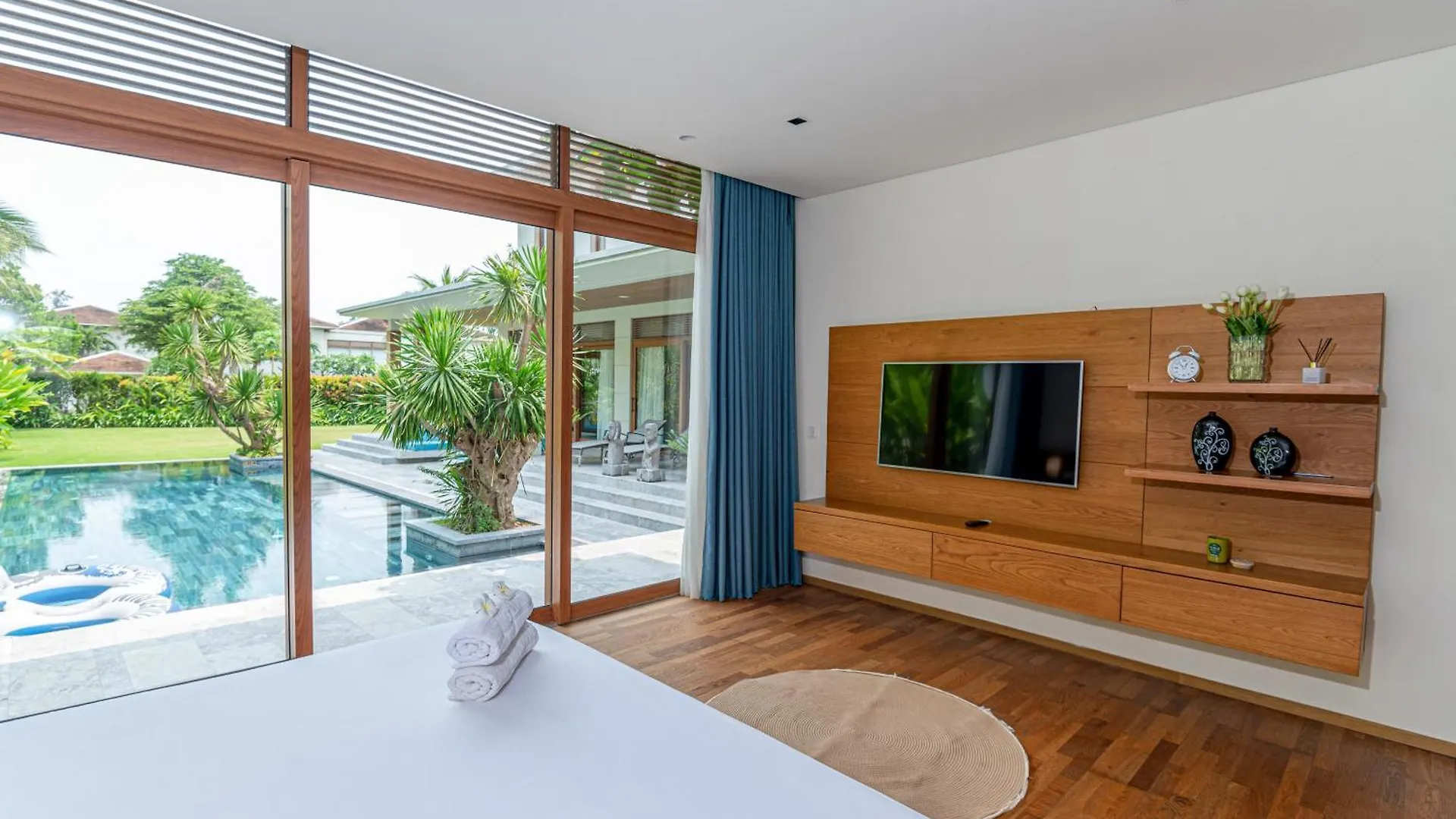 Unforgettable Family Vacation In A Super Spacious 1000M2 Villa With A Huge Private Pool Da Nang