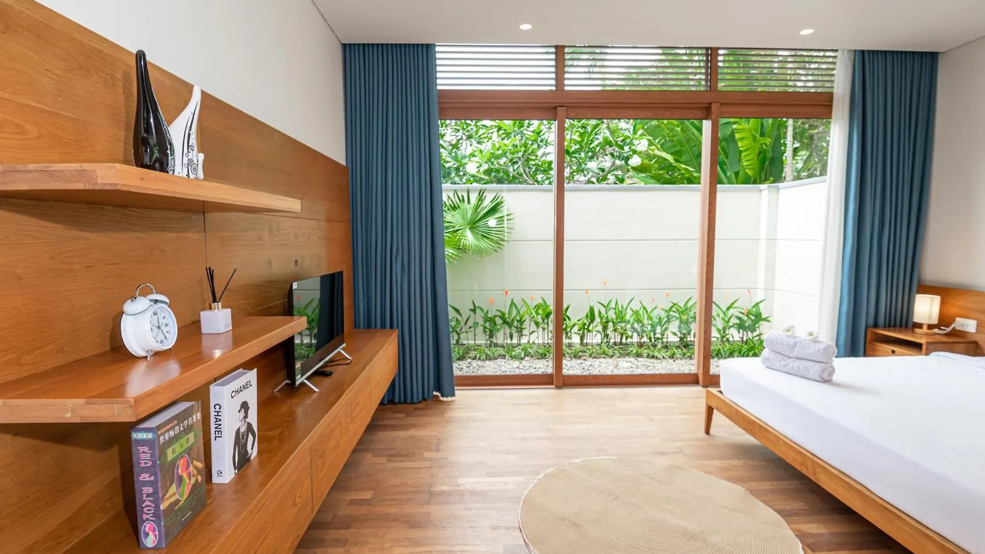 Unforgettable Family Vacation In A Super Spacious 1000M2 Villa With A Huge Private Pool Da Nang