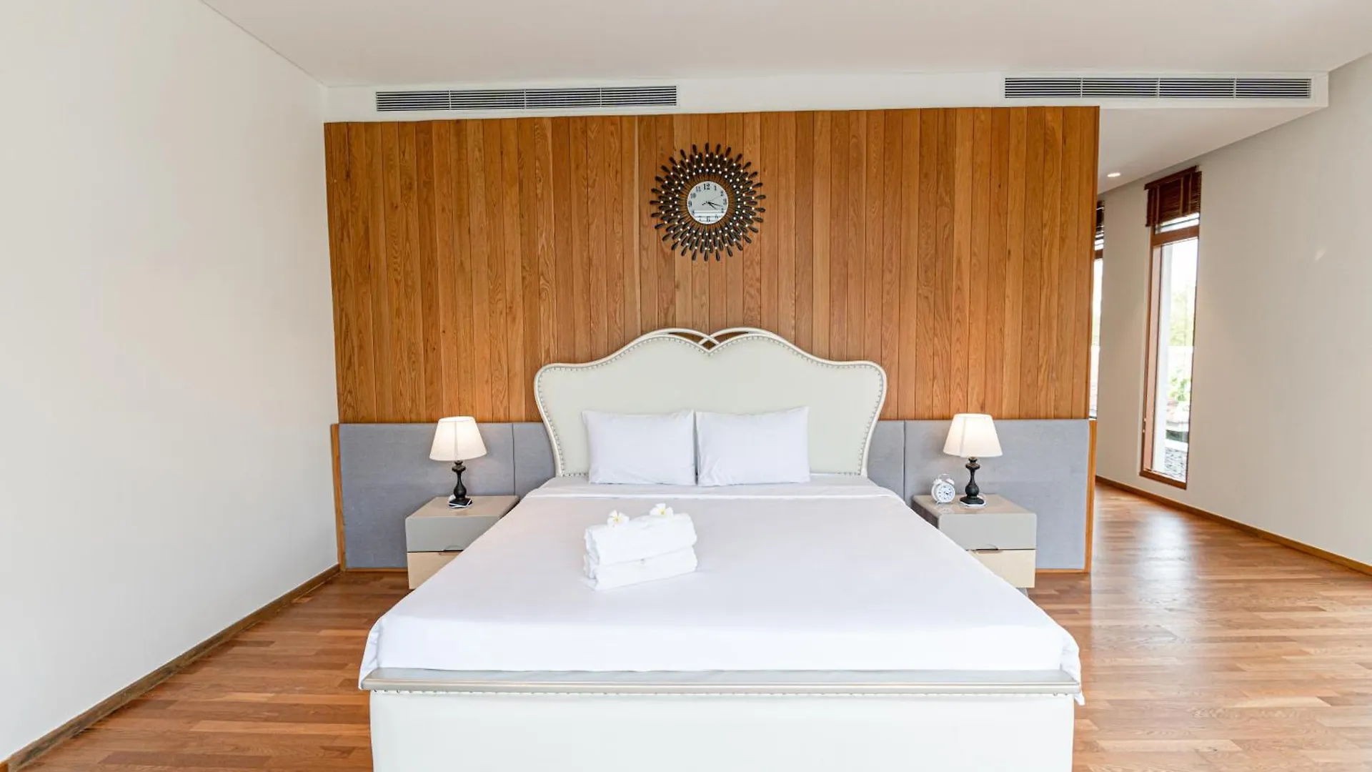Unforgettable Family Vacation In A Super Spacious 1000M2 Villa With A Huge Private Pool Da Nang