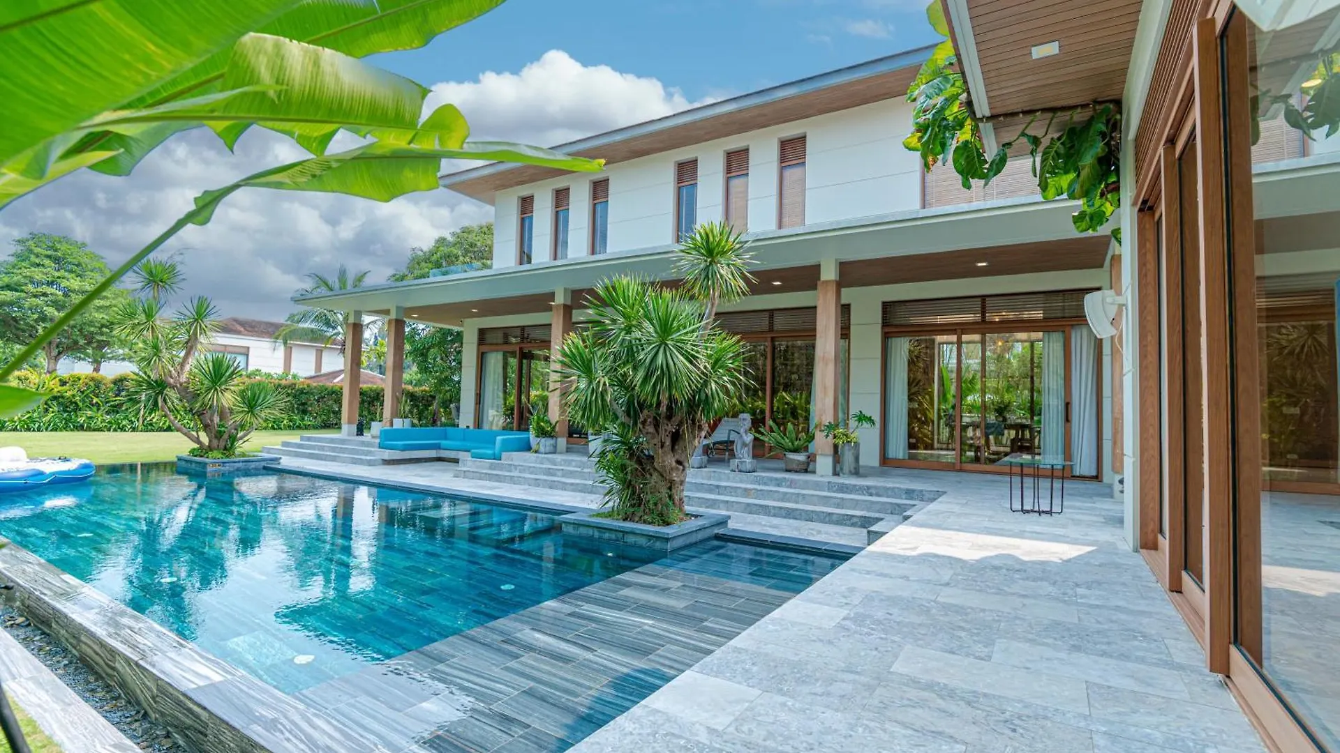 Unforgettable Family Vacation In A Super Spacious 1000M2 Villa With A Huge Private Pool Da Nang 0*,  Vietnam