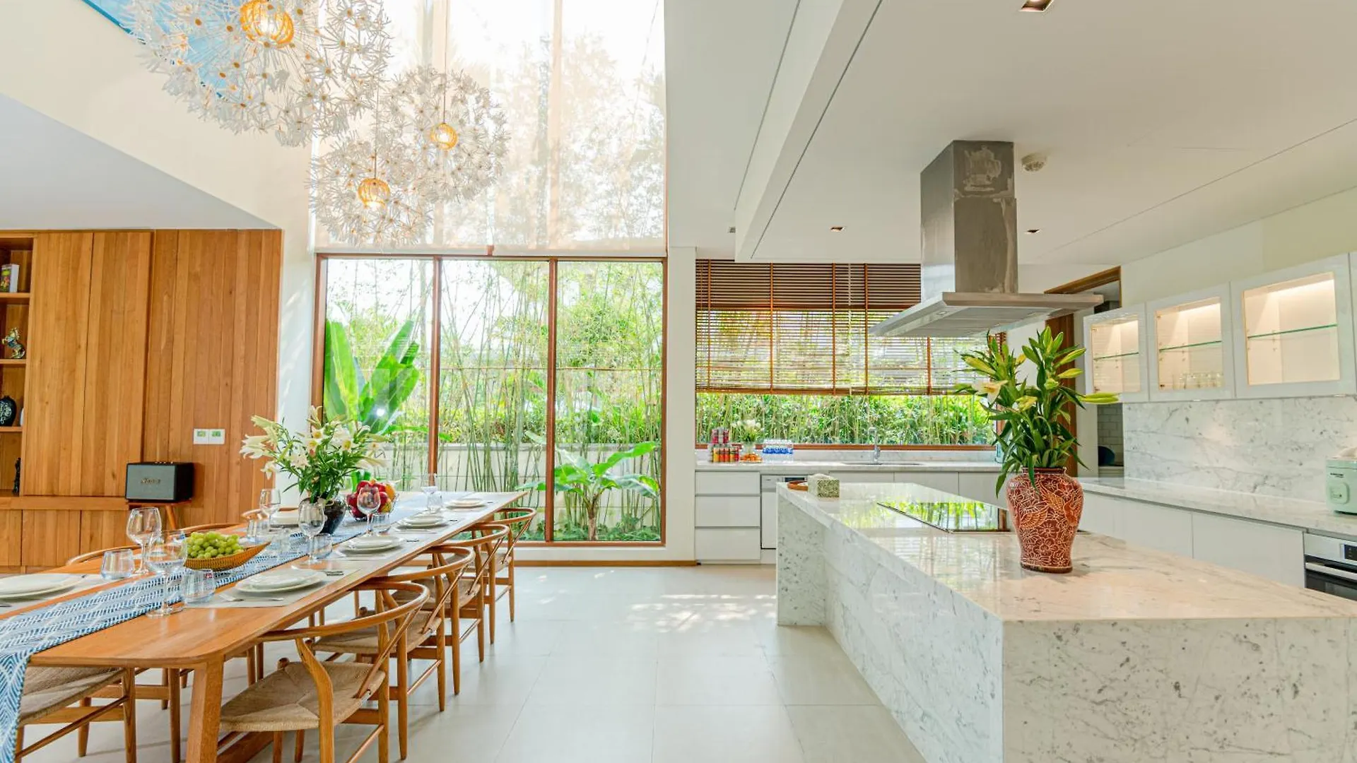 Unforgettable Family Vacation In A Super Spacious 1000M2 Villa With A Huge Private Pool Da Nang