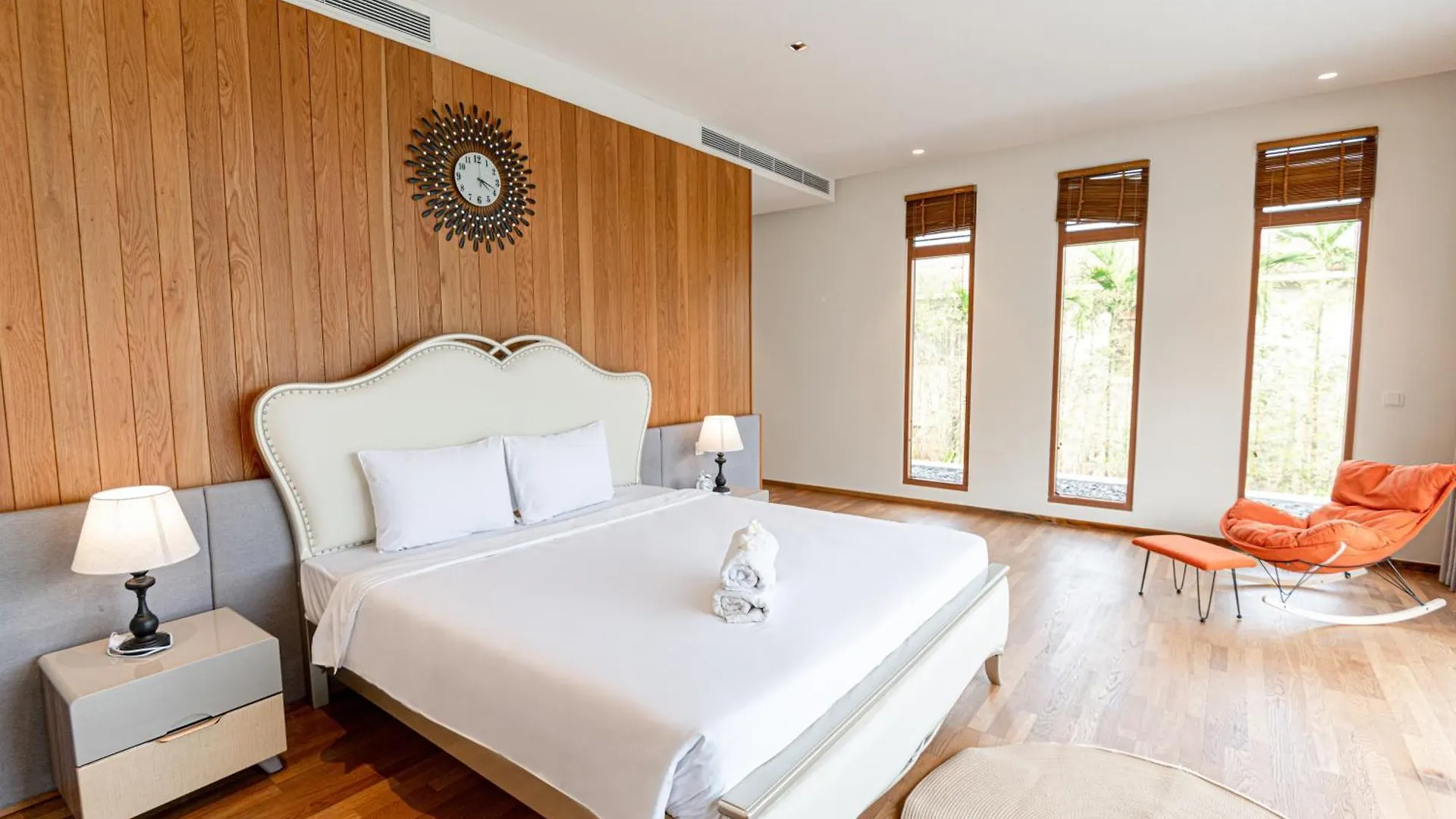 Unforgettable Family Vacation In A Super Spacious 1000M2 Villa With A Huge Private Pool Da Nang