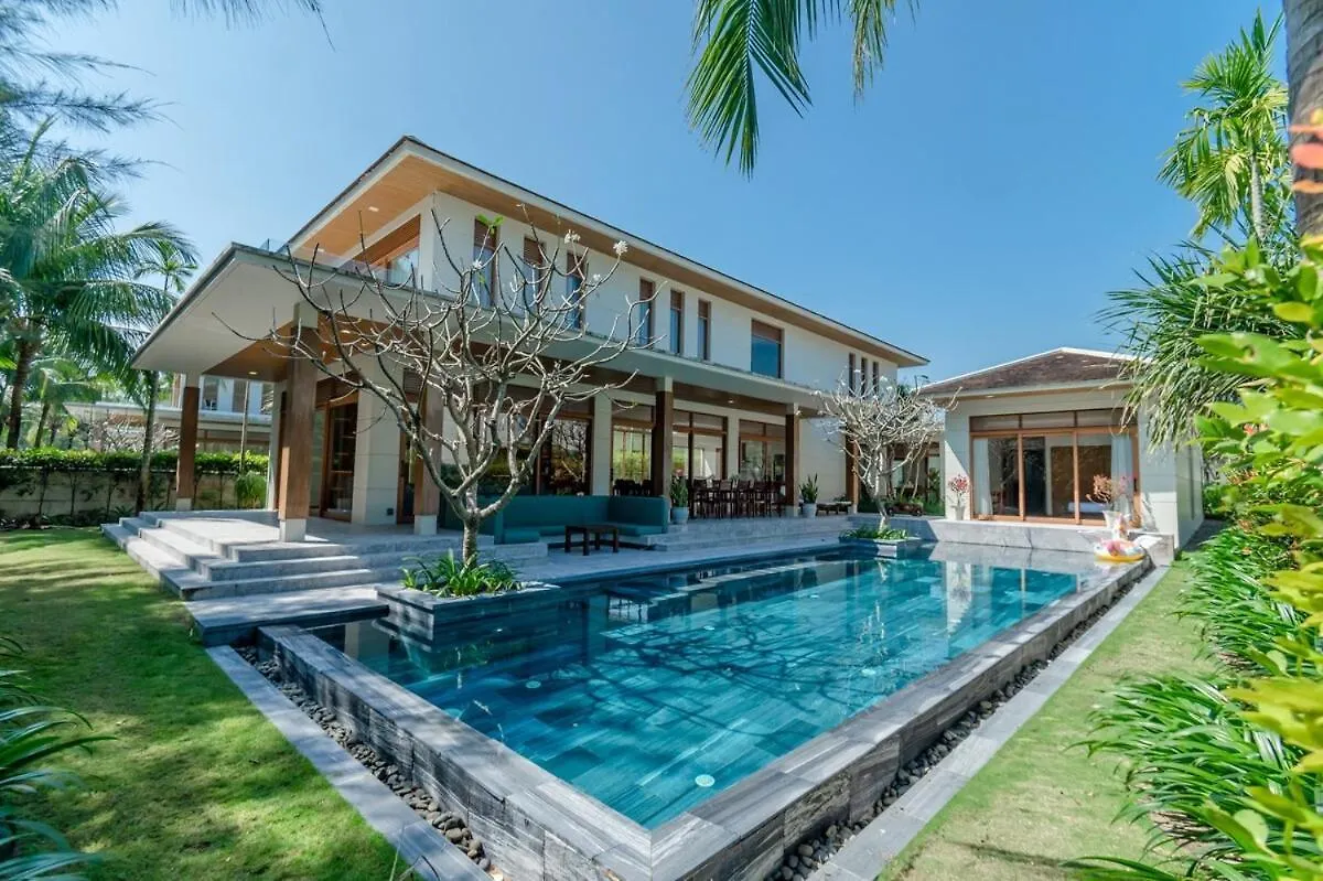 Unforgettable Family Vacation In A Super Spacious 1000M2 Villa With A Huge Private Pool Da Nang