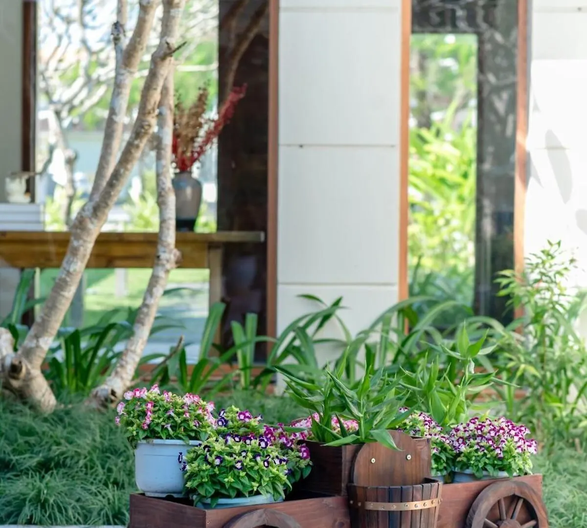 Unforgettable Family Vacation In A Super Spacious 1000M2 Villa With A Huge Private Pool Da Nang